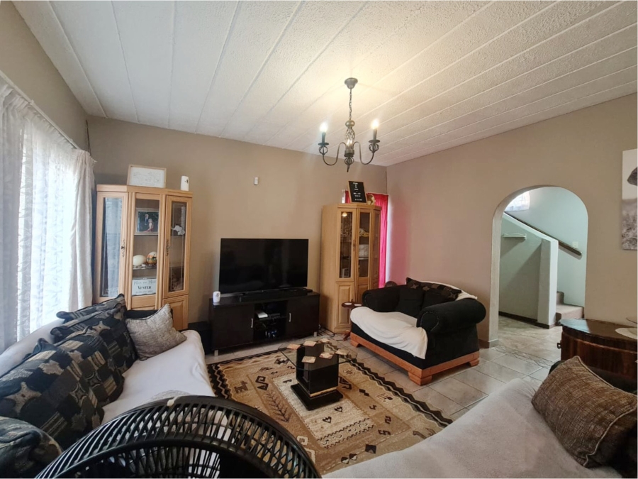 To Let 2 Bedroom Property for Rent in Ifafi North West